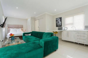 Johanesbg-Little haven-3min to N1-20/MBS WiFi (15)
